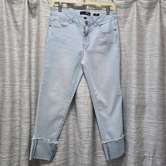 1822 Denim Taylor Light Wash Cuffed Capris Jeans - Picture 5 of 5